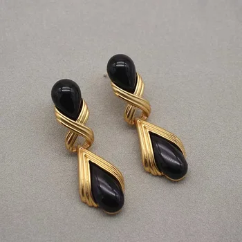 Qingdao stredoveké šperky 24K matné zlato malé čierne zlato náušnice francúzsky jednoduché vietor kvapka vody úprava tváre